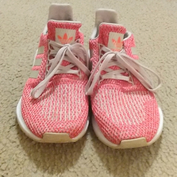 Adidas swiftrun shoes - Picture 1 of 4